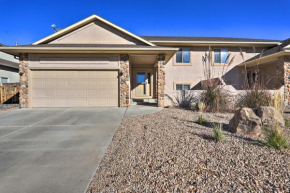 Pet-Friendly Grand Junction Townhome with Yard!